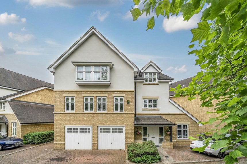 under offer harecroft lane london 51546 - Gibbs Gillespie