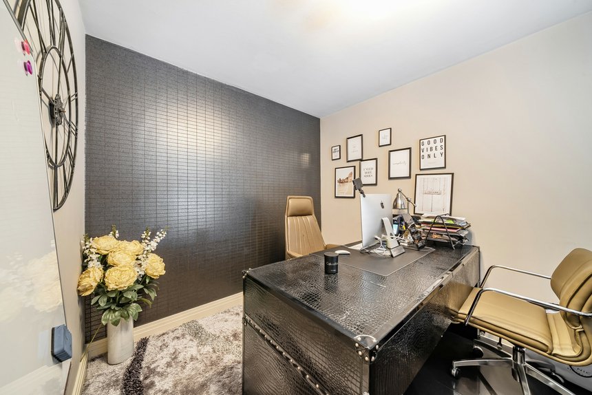 under offer harecroft lane london 51546 - Gibbs Gillespie