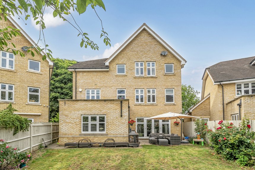 under offer harecroft lane london 51546 - Gibbs Gillespie
