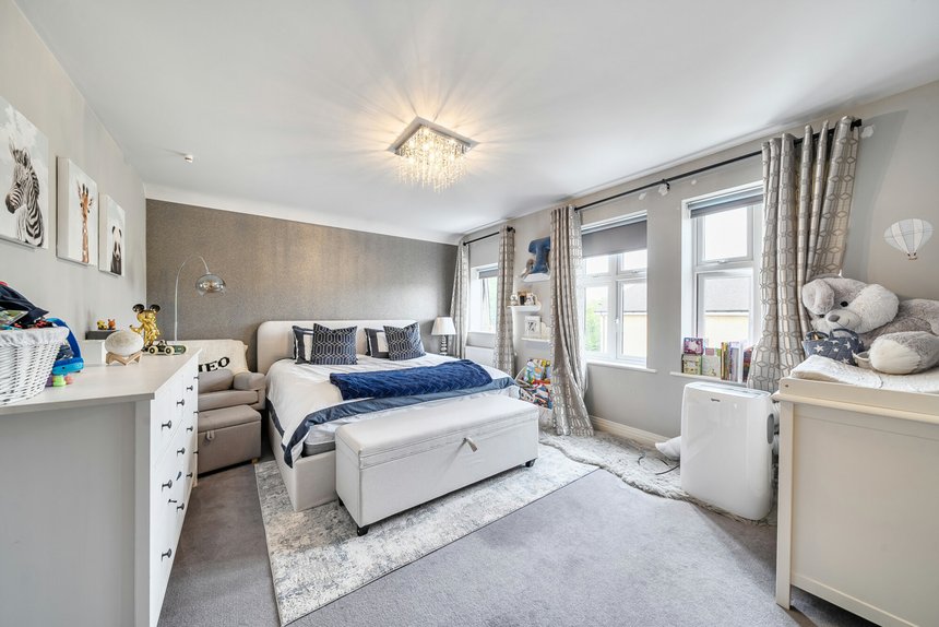 under offer harecroft lane london 51546 - Gibbs Gillespie