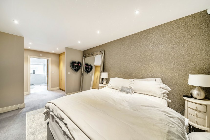 under offer harecroft lane london 51546 - Gibbs Gillespie