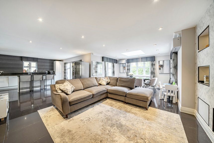 under offer harecroft lane london 51546 - Gibbs Gillespie