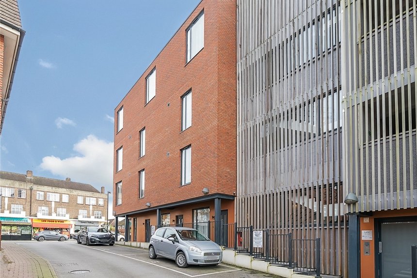 let field end road london 51880 - Gibbs Gillespie