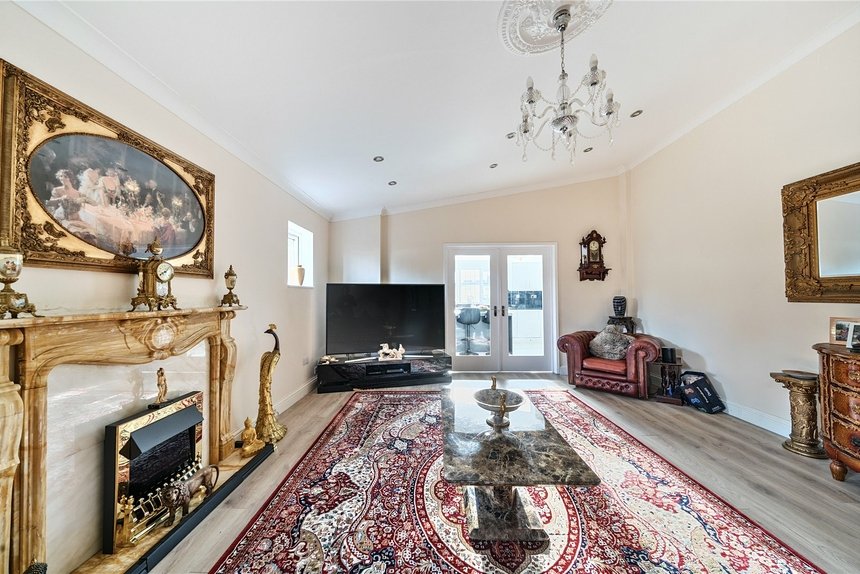 under offer winston close london 51925 - Gibbs Gillespie