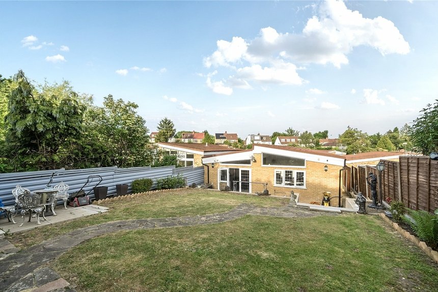 under offer winston close london 51925 - Gibbs Gillespie