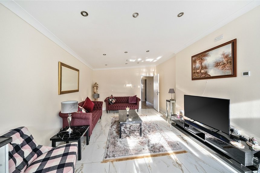 under offer winston close london 51925 - Gibbs Gillespie