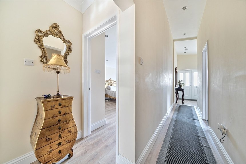 under offer winston close london 51925 - Gibbs Gillespie