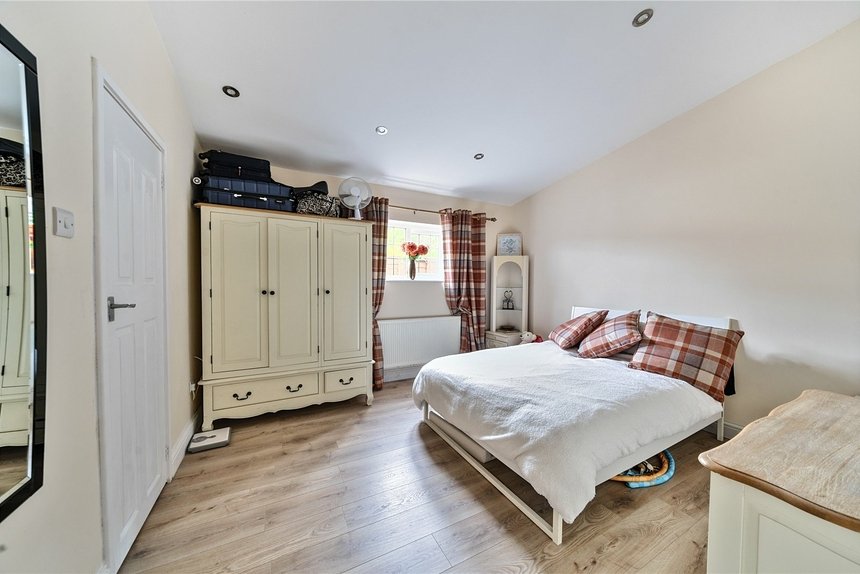 under offer winston close london 51925 - Gibbs Gillespie