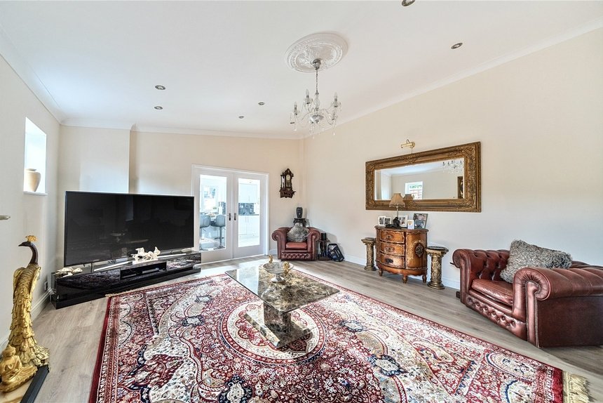 under offer winston close london 51925 - Gibbs Gillespie