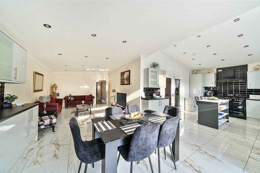 under offer winston close london 51925 - Gibbs Gillespie