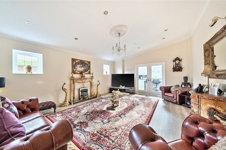 under offer winston close london 51925 - Gibbs Gillespie