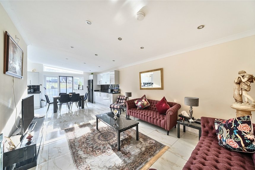 under offer winston close london 51925 - Gibbs Gillespie