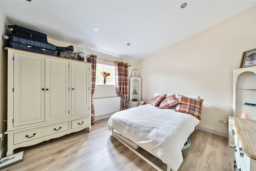 under offer winston close london 51925 - Gibbs Gillespie