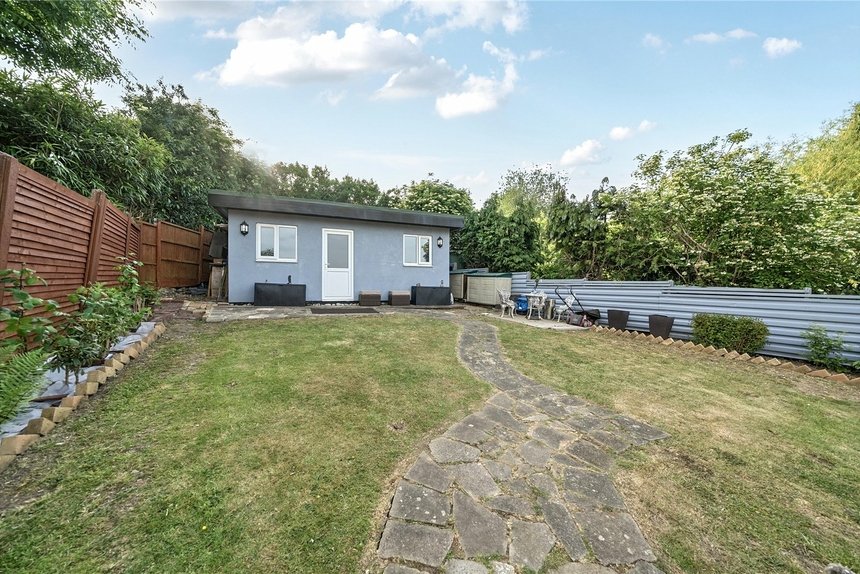 under offer winston close london 51925 - Gibbs Gillespie