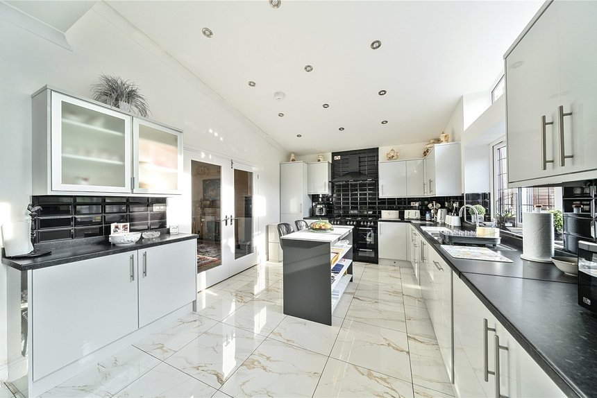 under offer winston close london 51925 - Gibbs Gillespie