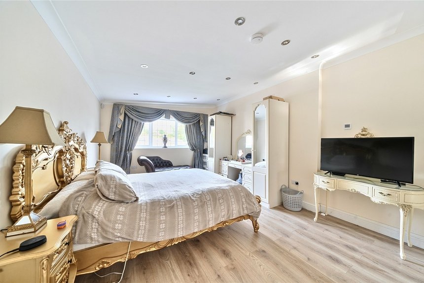 under offer winston close london 51925 - Gibbs Gillespie