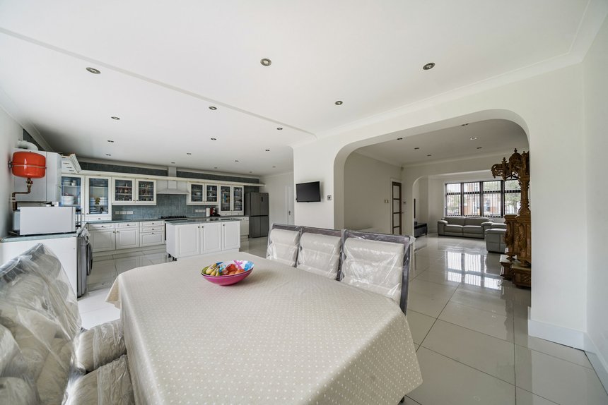 under offer weston drive london 51960 - Gibbs Gillespie