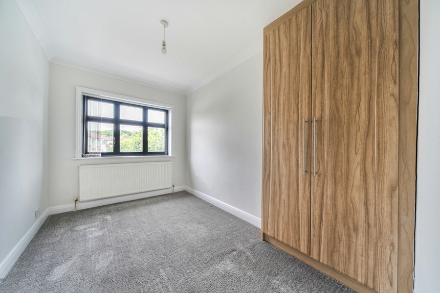 under offer weston drive london 51960 - Gibbs Gillespie