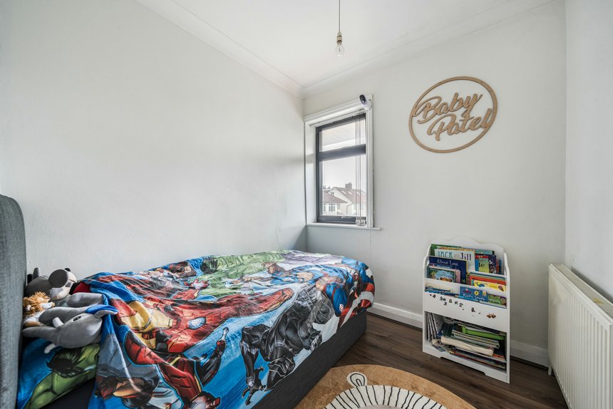 under offer weston drive london 51960 - Gibbs Gillespie