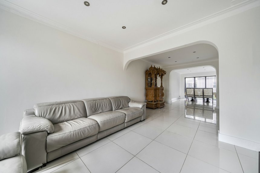 under offer weston drive london 51960 - Gibbs Gillespie