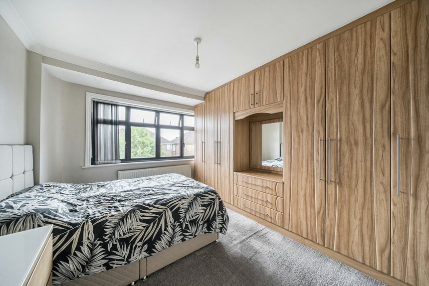 under offer weston drive london 51960 - Gibbs Gillespie