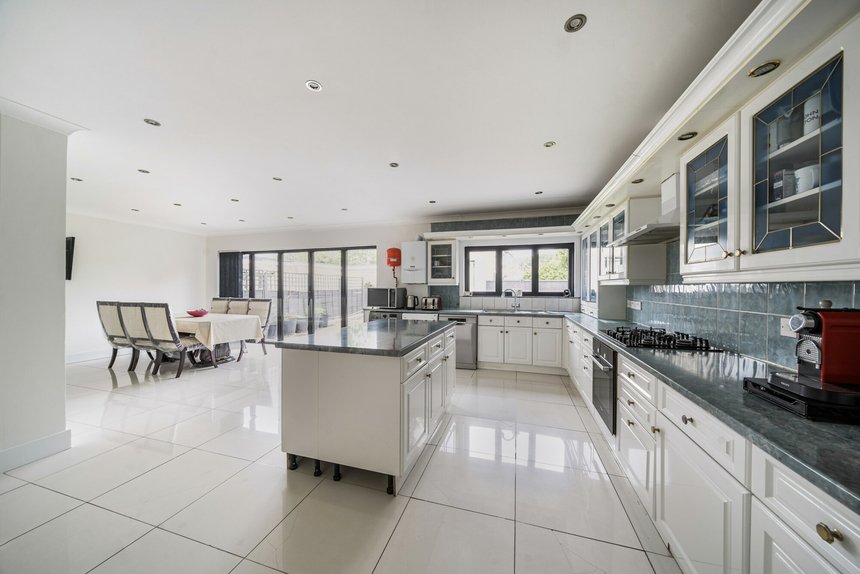 under offer weston drive london 51960 - Gibbs Gillespie