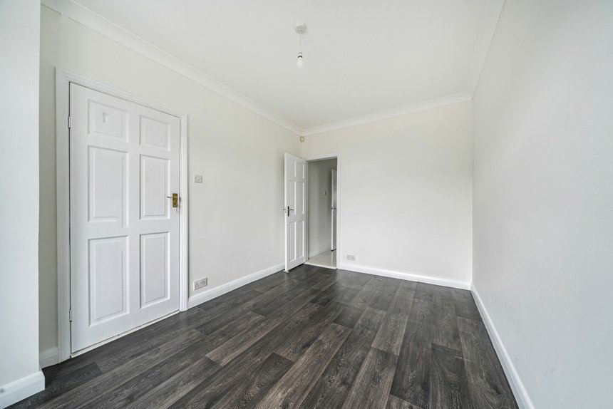 under offer weston drive london 51960 - Gibbs Gillespie