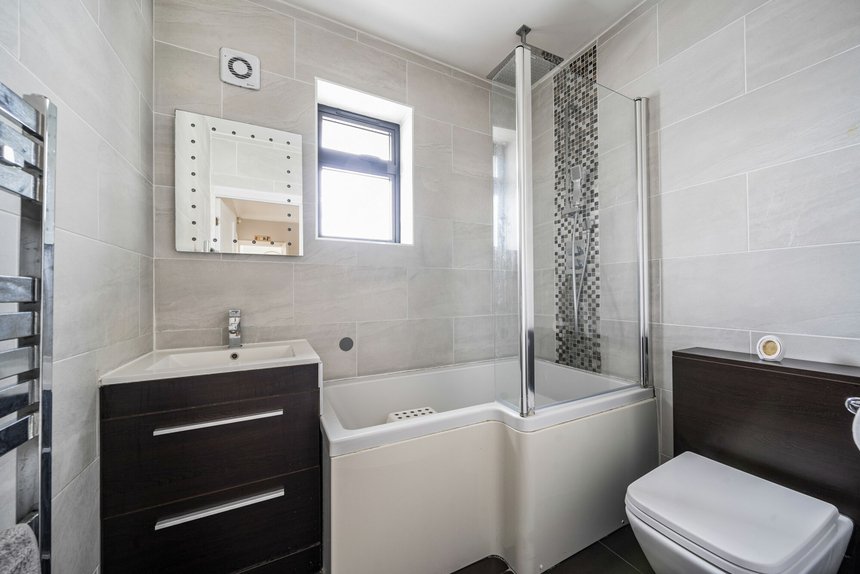 under offer weston drive london 51960 - Gibbs Gillespie