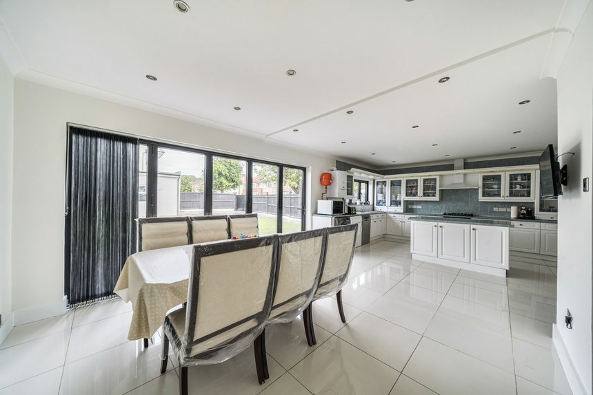 under offer weston drive london 51960 - Gibbs Gillespie