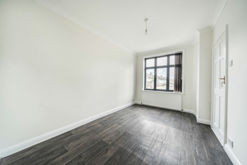 under offer weston drive london 51960 - Gibbs Gillespie