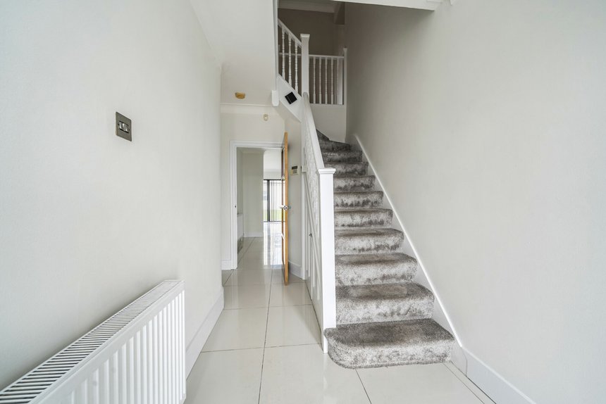 under offer weston drive london 51960 - Gibbs Gillespie