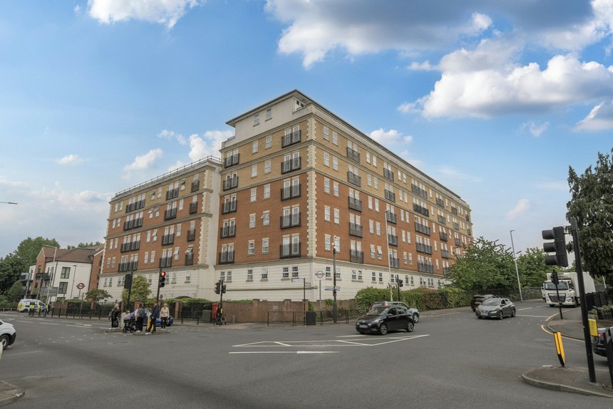 for sale kings lodge london 52326 - Gibbs Gillespie