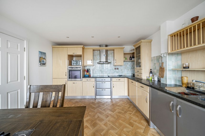 for sale kings lodge london 52326 - Gibbs Gillespie