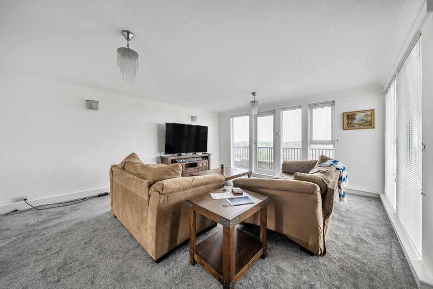 for sale kings lodge london 52326 - Gibbs Gillespie