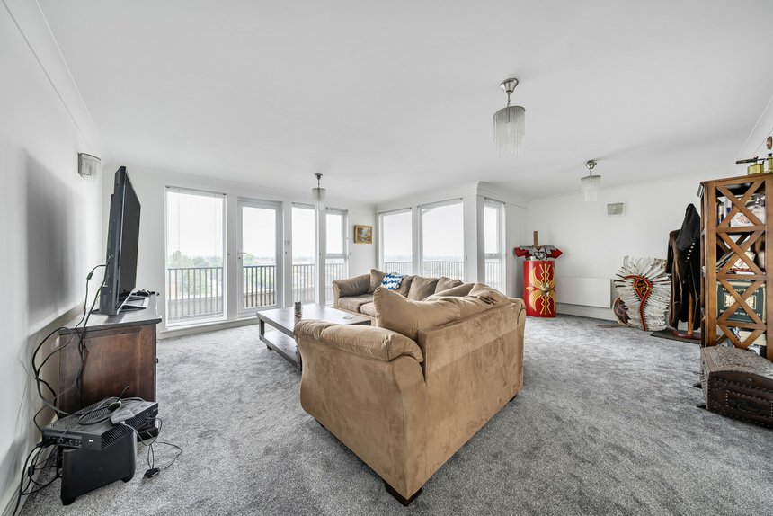for sale kings lodge london 52326 - Gibbs Gillespie