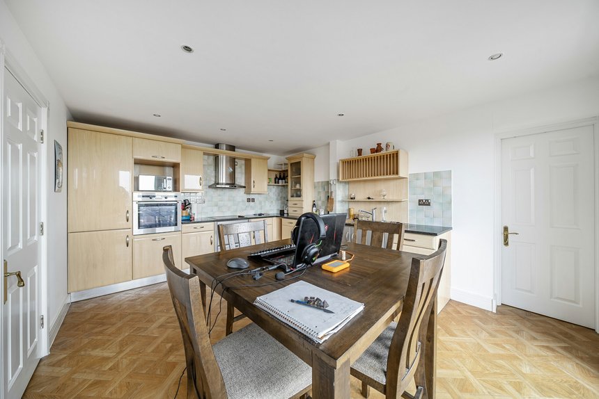 for sale kings lodge london 52326 - Gibbs Gillespie