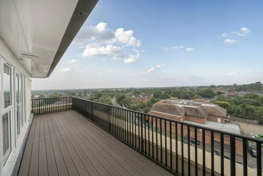 for sale kings lodge london 52326 - Gibbs Gillespie