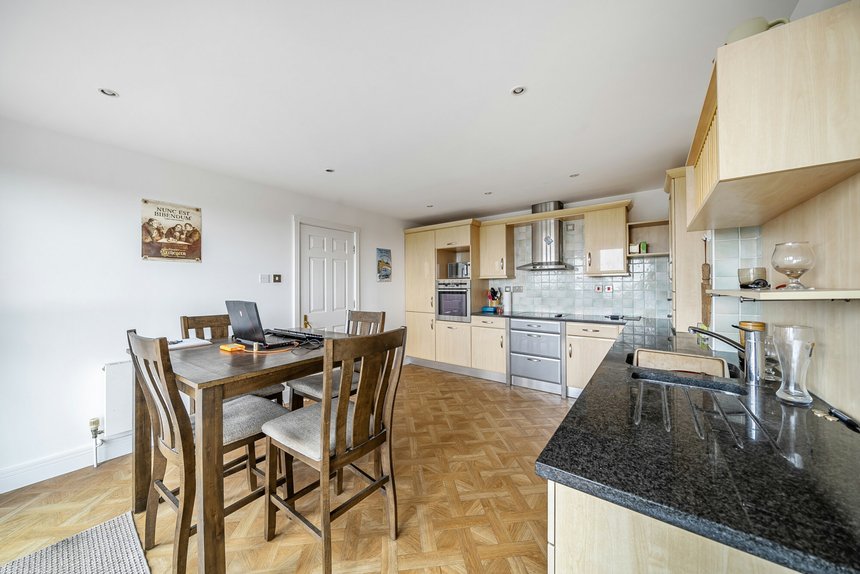 for sale kings lodge london 52326 - Gibbs Gillespie