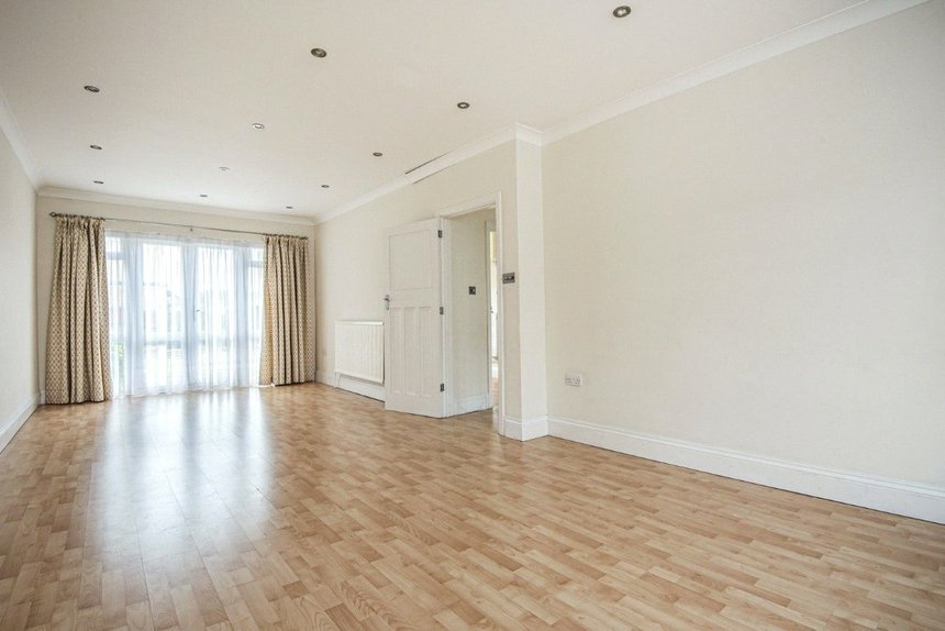 to let victoria road london 52992 - Gibbs Gillespie