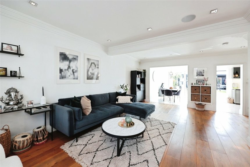 to let bempton drive london 53011 - Gibbs Gillespie
