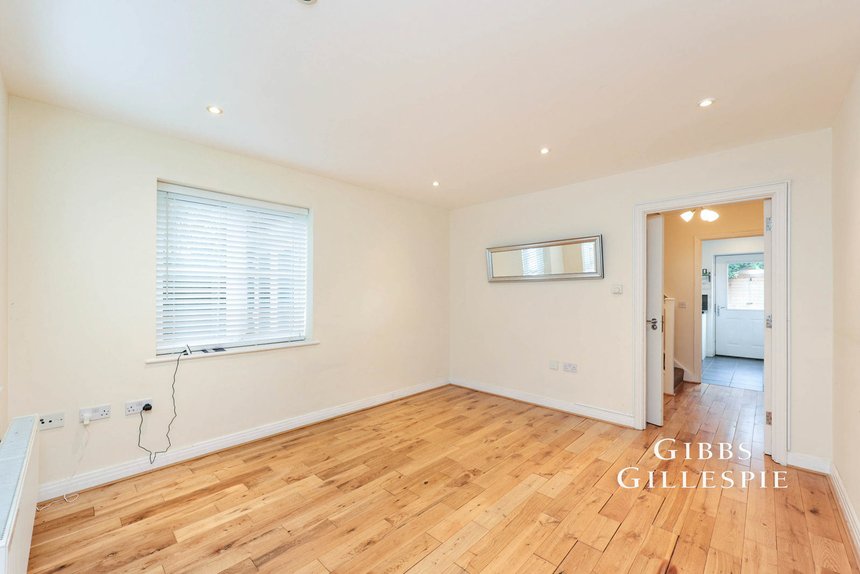 let hardy mews london 53038 - Gibbs Gillespie