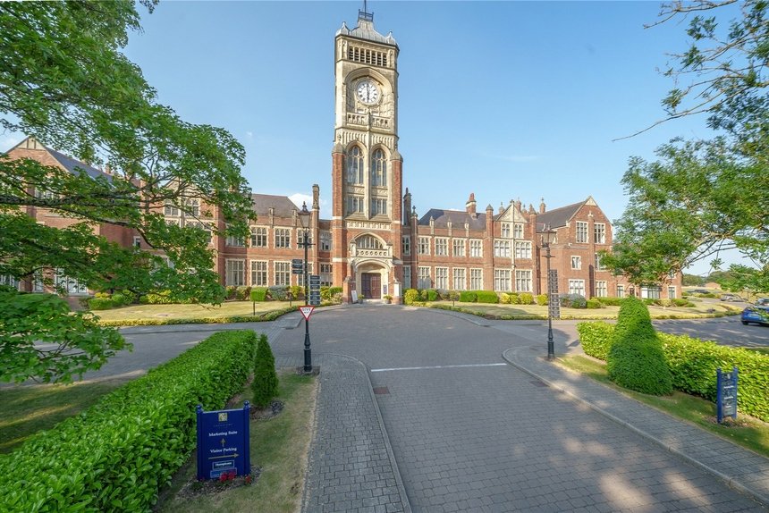 under offer royal connaught drive london 53354 - Gibbs Gillespie