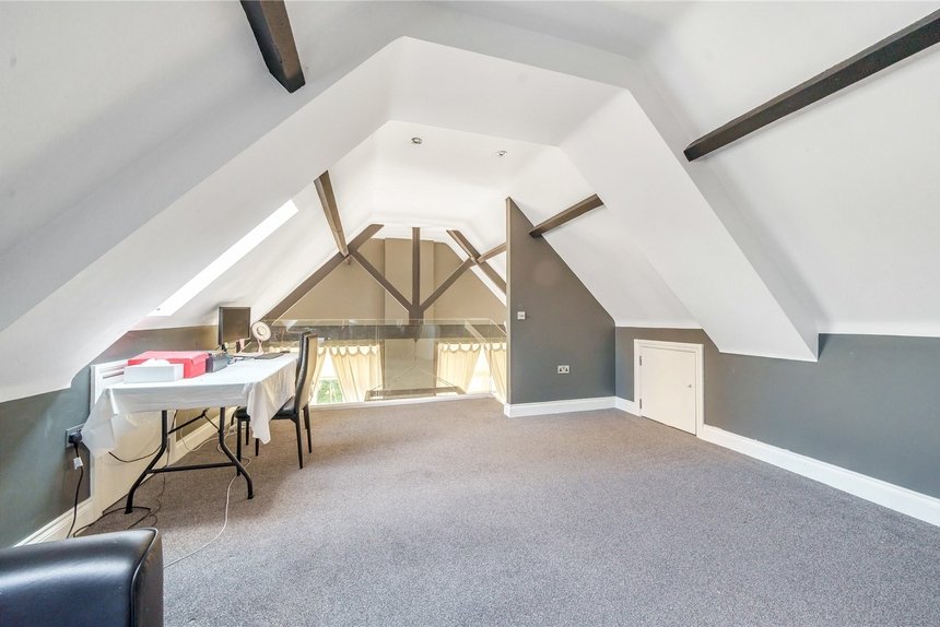 under offer royal connaught drive london 53354 - Gibbs Gillespie