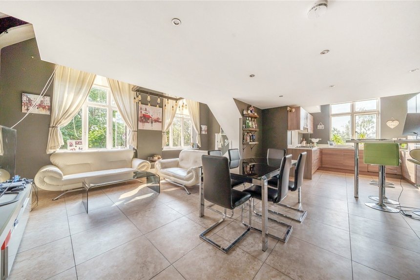 under offer royal connaught drive london 53354 - Gibbs Gillespie