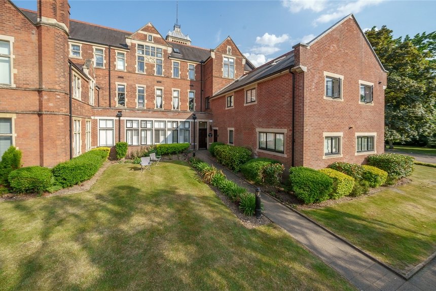 under offer royal connaught drive london 53354 - Gibbs Gillespie