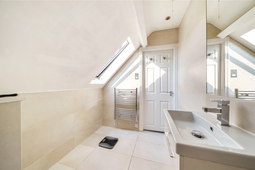 under offer royal connaught drive london 53354 - Gibbs Gillespie