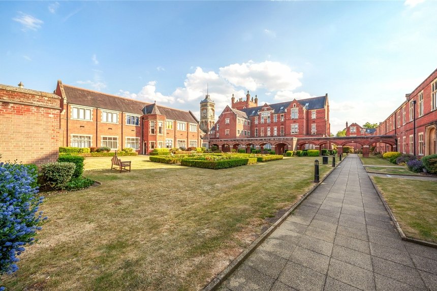 under offer royal connaught drive london 53354 - Gibbs Gillespie