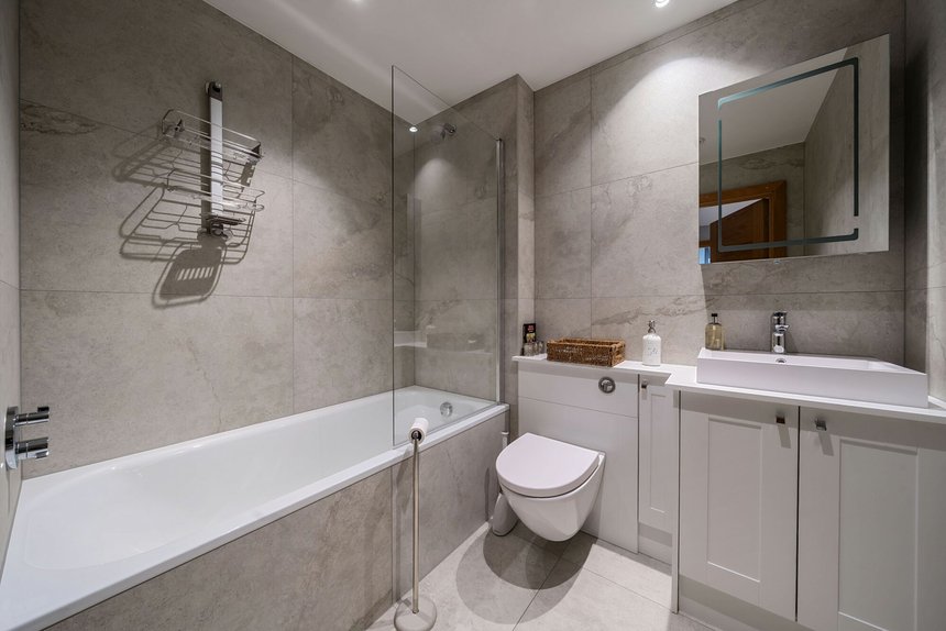 under offer green lane london 53471 - Gibbs Gillespie