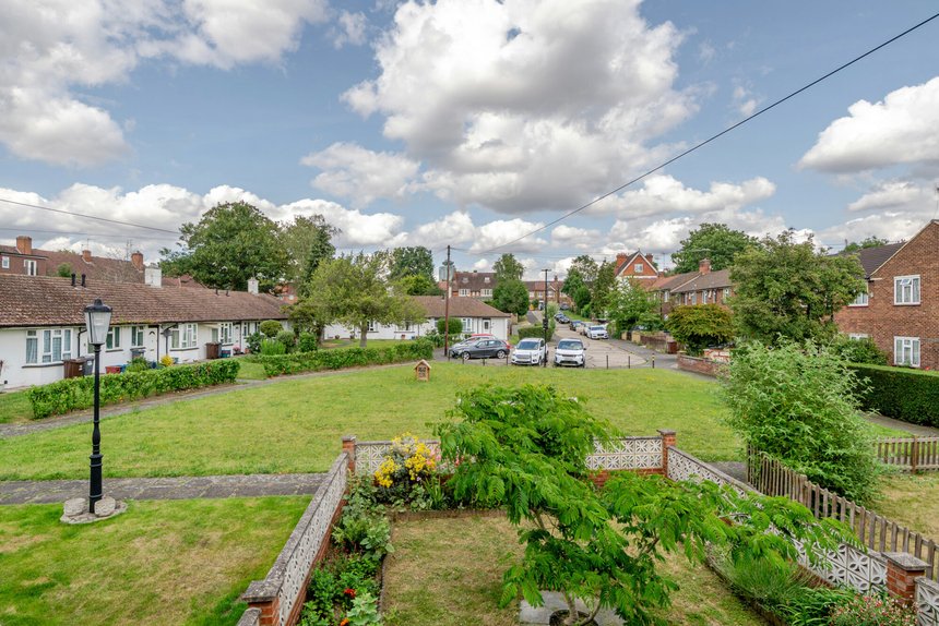 sold willow close london 53511 - Gibbs Gillespie