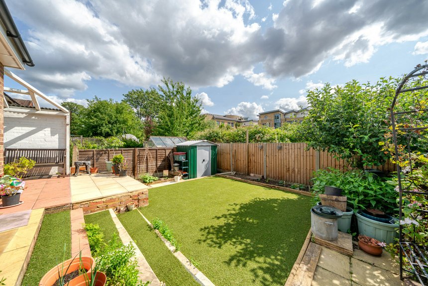 sold willow close london 53511 - Gibbs Gillespie